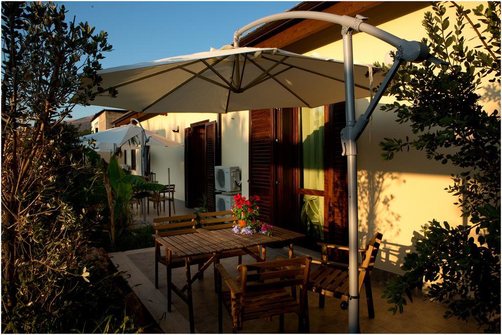 Ai Parchi Dei Parrini Bed & Breakfast Partinico Ruang foto
